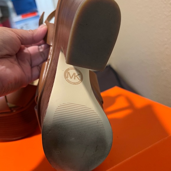 Authentic Michael Kors sandal - Picture 3 of 4